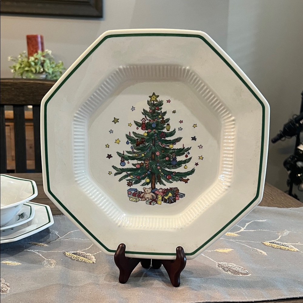 NIKKO Ceramics Christmastime Christmas Tree Dinnerware 4 Piece Set